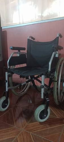 SILLA DE RUEDA CON COJIN ORTOPEDICO