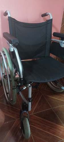 SILLA DE RUEDA CON COJIN ORTOPEDICO