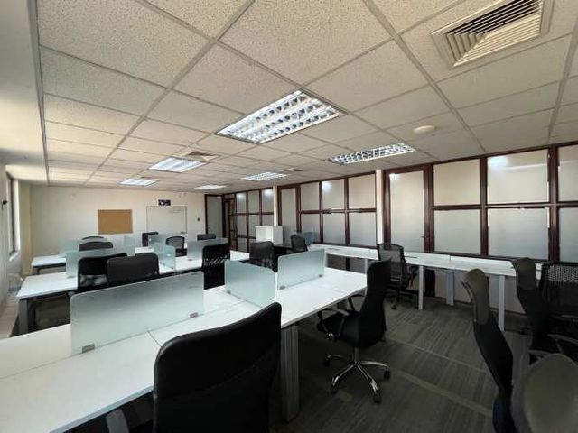 664 M2 , VENTA OFICINAS EQUIPADAS