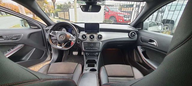 MERCEDES BENZ GLA250 4MATIC 2017 OPORTUNIDAD AUTOMATICO (LAS CONDES))