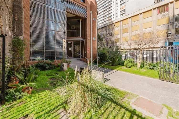 DEPARTAMENTO EDIFICIO DE USO MITXO | CERCANO A METRO MONEDA