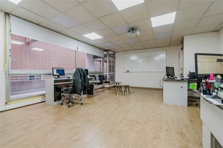 DEPARTAMENTO EDIFICIO DE USO MITXO | CERCANO A METRO MONEDA