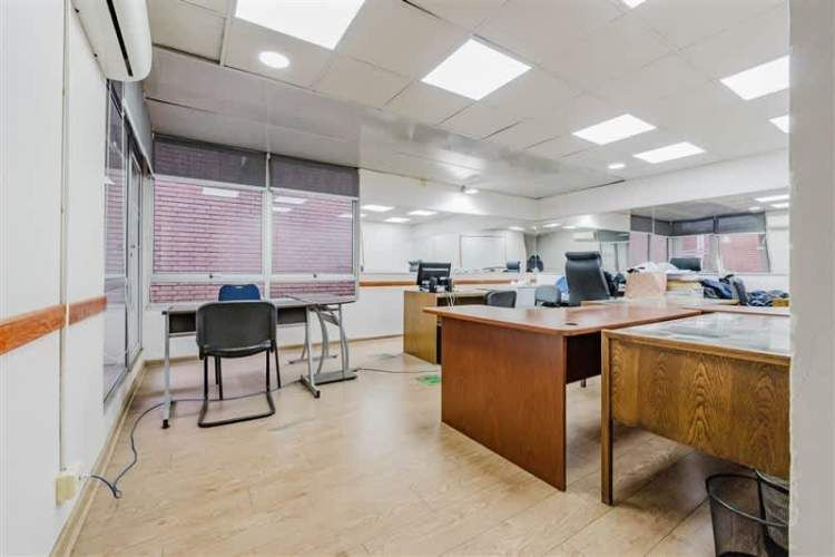 DEPARTAMENTO EDIFICIO DE USO MITXO | CERCANO A METRO MONEDA