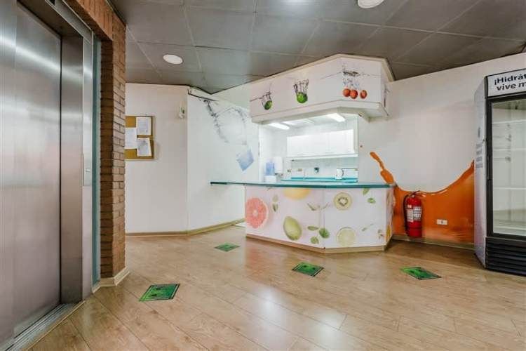 DEPARTAMENTO EDIFICIO DE USO MITXO | CERCANO A METRO MONEDA