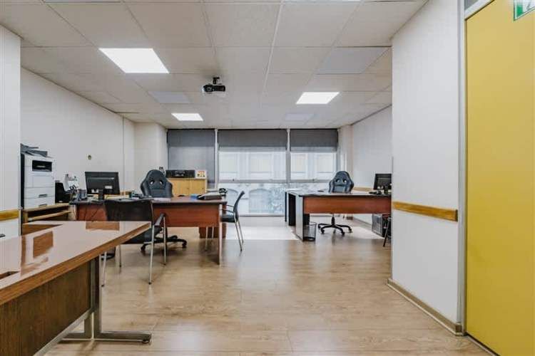 DEPARTAMENTO EDIFICIO DE USO MITXO | CERCANO A METRO MONEDA