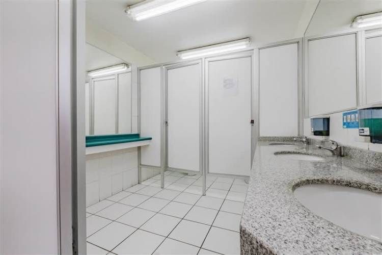 DEPARTAMENTO EDIFICIO DE USO MITXO | CERCANO A METRO MONEDA