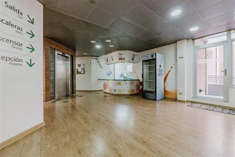 DEPARTAMENTO EDIFICIO DE USO MITXO | CERCANO A METRO MONEDA