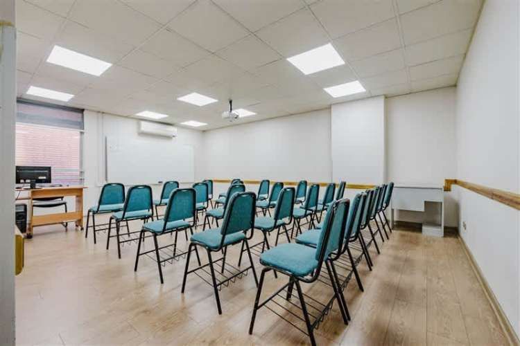 DEPARTAMENTO EDIFICIO DE USO MITXO | CERCANO A METRO MONEDA