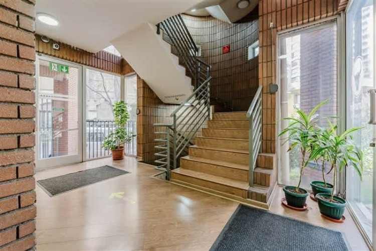 LOCAL COMERCIAL EDIFICIO DE USO MITXO | CERCANO A METRO MONEDA