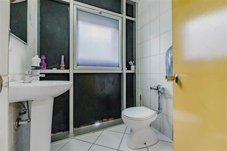 LOCAL COMERCIAL EDIFICIO DE USO MITXO | CERCANO A METRO MONEDA