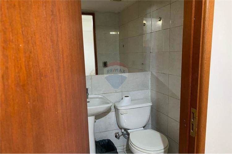 Se vende oficina en edificio aranjuez talca.
