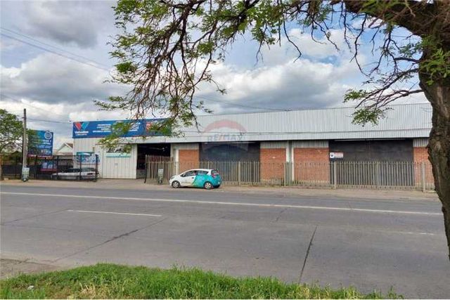 Local con bodega en avenida lircay.