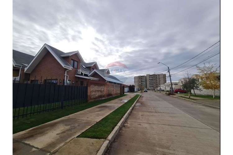 En venta casa en parcelas hacienda la esmeralda.