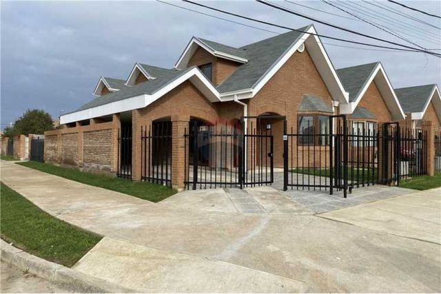 En venta casa en parcelas hacienda la esmeralda.