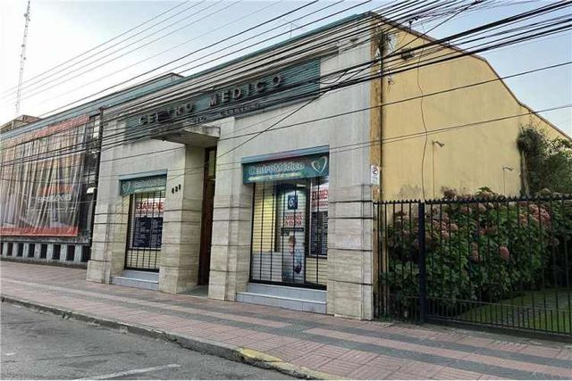 Se vende centro medico en linares.