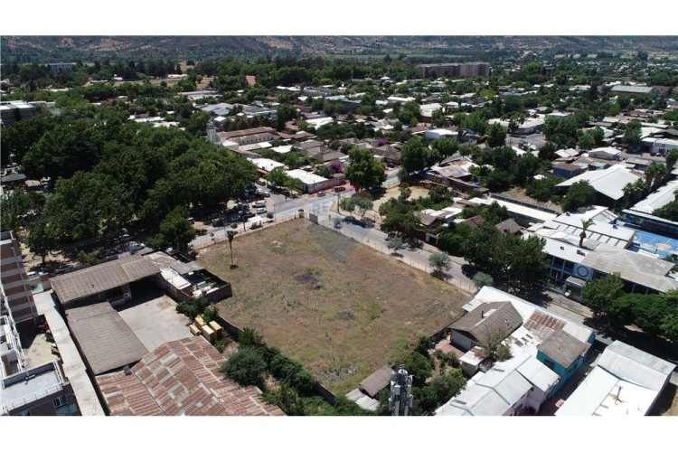 Sector plaza las heras, amplio terreno esquina.