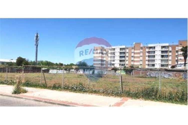 Sector plaza las heras, amplio terreno esquina.