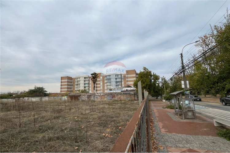 Sector plaza las heras, amplio terreno esquina.