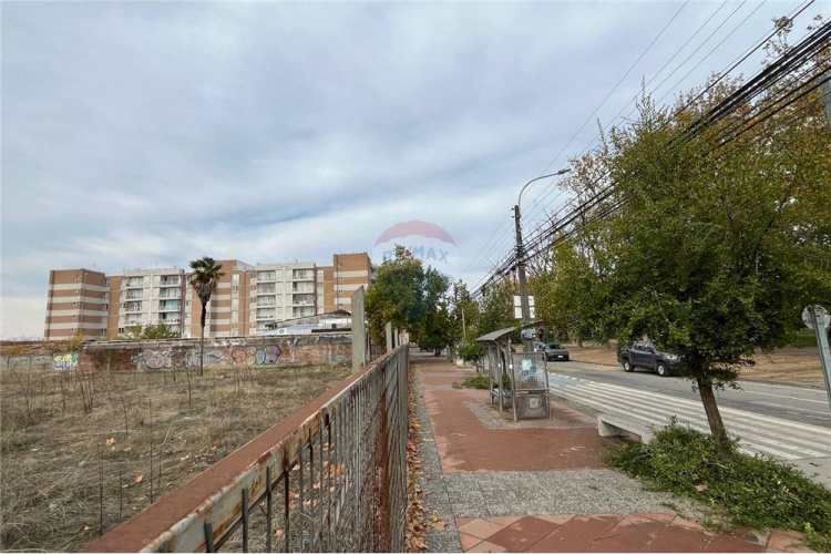 Sector plaza las heras, amplio terreno esquina.