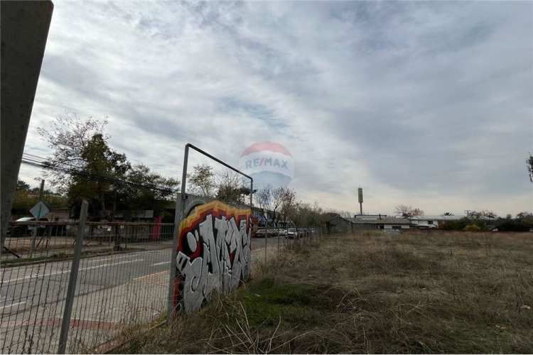 Sector plaza las heras, amplio terreno esquina.