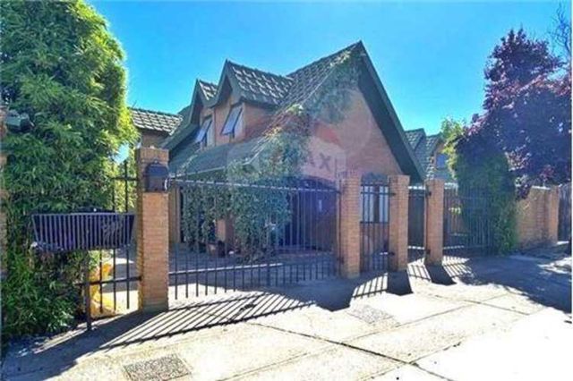 Se vende casa en villa inglesa 3d + 2b + piscina