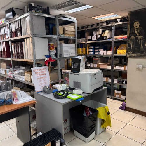 EDIFICIO DE 4 NIVELES EN PLENO BARRIEO COMERCIAL DE SANTIAGO