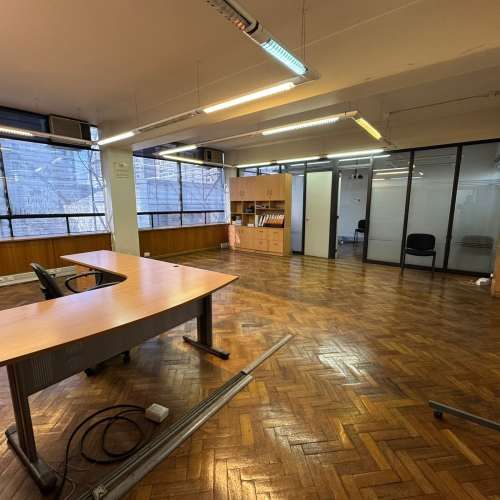 EDIFICIO DE 4 NIVELES EN PLENO BARRIEO COMERCIAL DE SANTIAGO