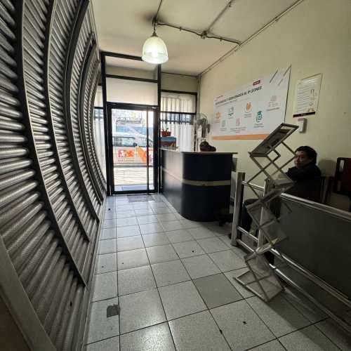 EDIFICIO DE 4 NIVELES EN PLENO BARRIEO COMERCIAL DE SANTIAGO