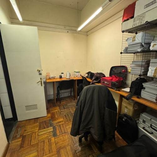 EDIFICIO DE 4 NIVELES EN PLENO BARRIEO COMERCIAL DE SANTIAGO