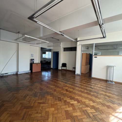 EDIFICIO DE 4 NIVELES EN PLENO BARRIEO COMERCIAL DE SANTIAGO