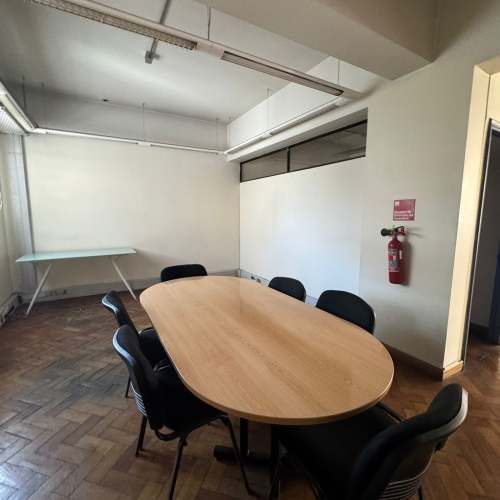 EDIFICIO DE 4 NIVELES EN PLENO BARRIEO COMERCIAL DE SANTIAGO