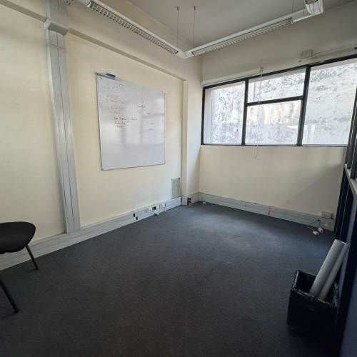 EDIFICIO DE 4 NIVELES EN PLENO BARRIEO COMERCIAL DE SANTIAGO