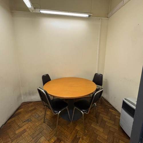 EDIFICIO DE 4 NIVELES EN PLENO BARRIEO COMERCIAL DE SANTIAGO