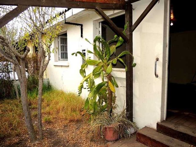 CASA IDEAL PARA REMODELAR EN BARRIO RESIDENCIAL DE