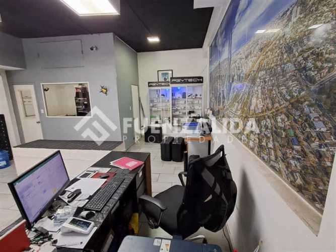 LOCAL COMERCIAL Av. Santa Isabel