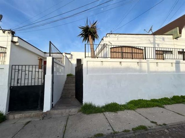 CASA Adolfo Valderrama 1144