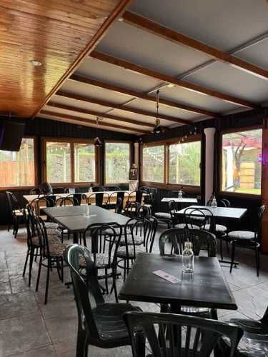 AMPLIO LOCAL CON HERMOSO PATIO