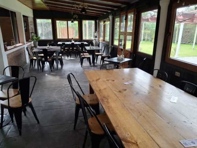 AMPLIO LOCAL CON HERMOSO PATIO