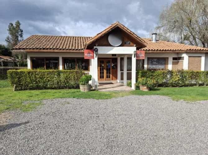 AMPLIO LOCAL CON HERMOSO PATIO