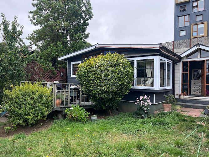 Céntrico sitio de esquina con casa en Puerto Montt.