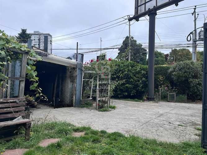 Céntrico sitio de esquina con casa en Puerto Montt.