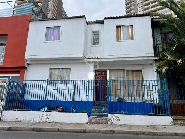 Amplia Casa en Sector Playa Blanca, 15 Dormitorios