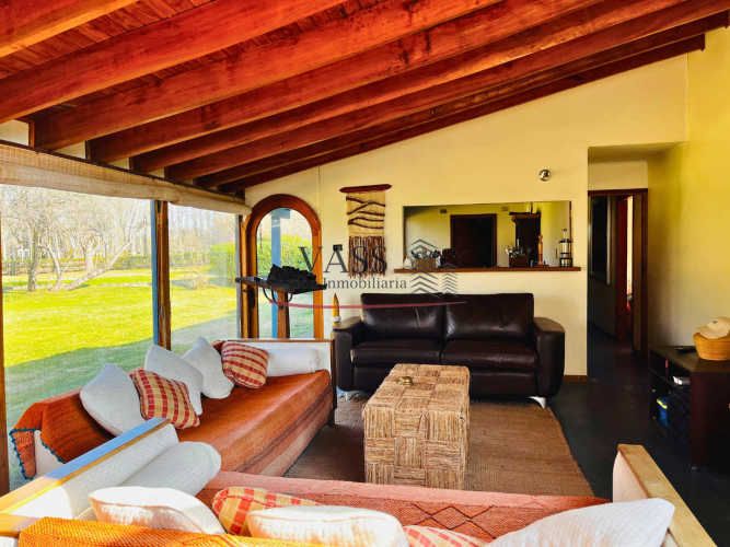 VASS vende campo de 10 Ha con 3 casas en Melipilla