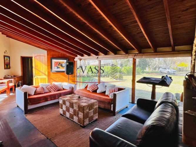 VASS vende campo de 10 Ha con 3 casas en Melipilla