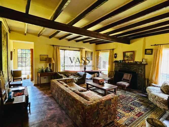 VASS vende campo de 10 Ha con 3 casas en Melipilla