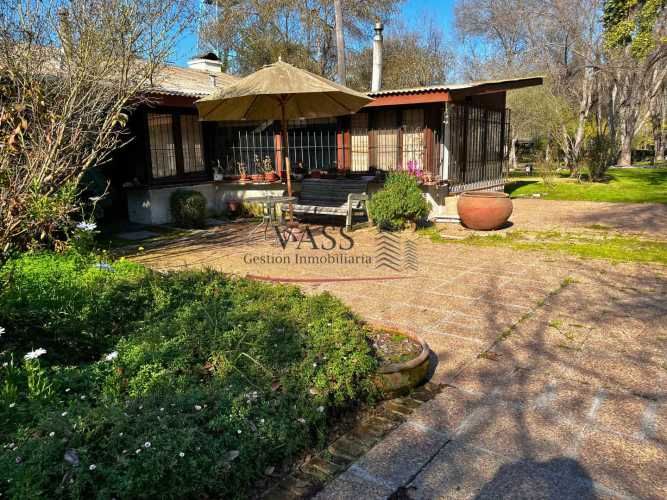 VASS vende campo de 10 Ha con 3 casas en Melipilla