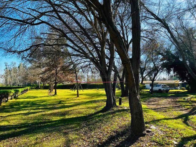 VASS vende campo de 10 Ha con 3 casas en Melipilla