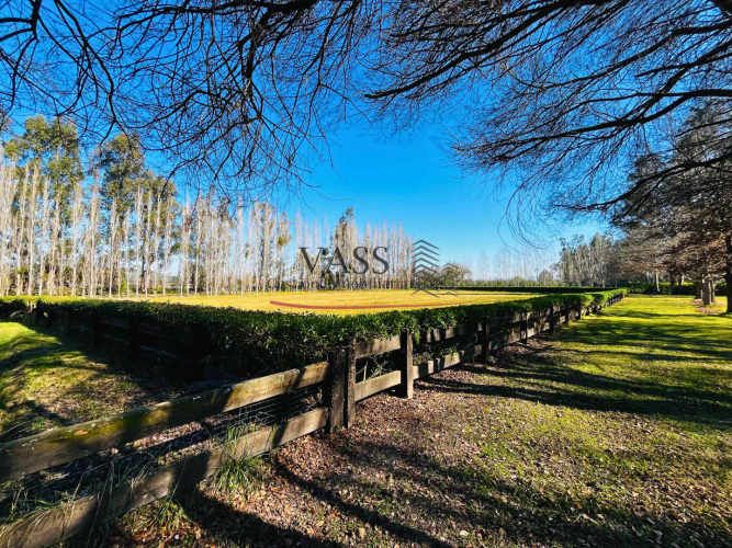 VASS vende campo de 10 Ha con 3 casas en Melipilla