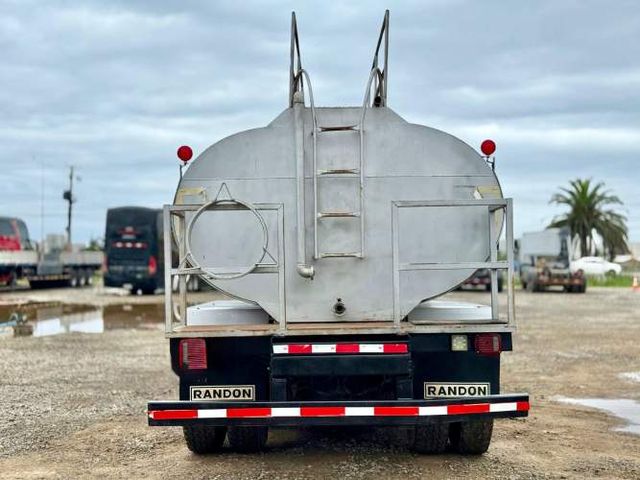 2011 Camión International Workstar 7400 con Estanque Aljibe de 15.000 lts