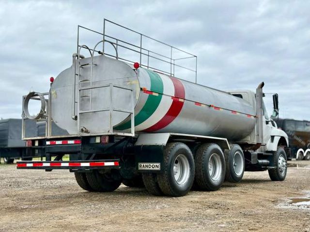 2011 Camión International Workstar 7400 con Estanque Aljibe de 15.000 lts
